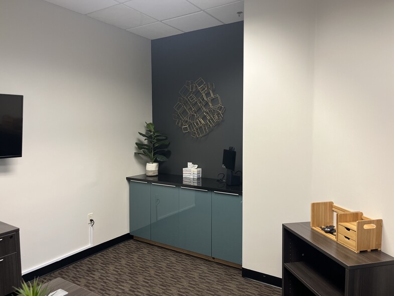 More Photos Of 8707 E Vista Bonita Dr, Scottsdale Office For Lease