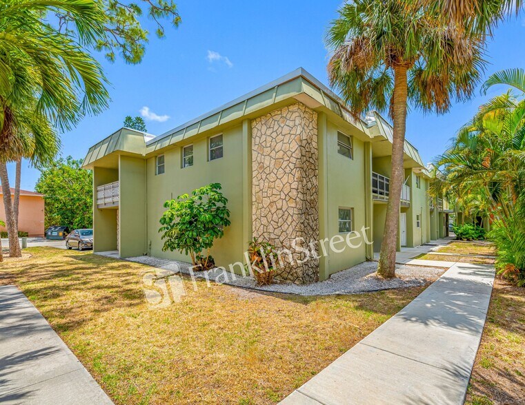 More Photos Of 1852 Golf View Ave, Fort Myers Apartments For Sale
