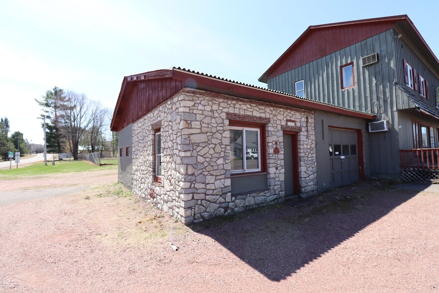 More Photos Of 22211 US Highway 63, Grand View Flex For Sale