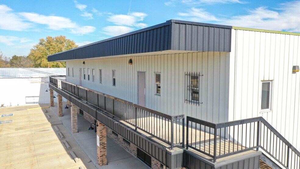 More Photos Of 201 McCausland St, Carlinville General Retail For Sale