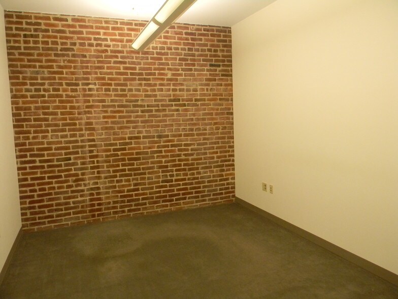 More Photos Of 112 Capitol St, Charleston Office For Sale