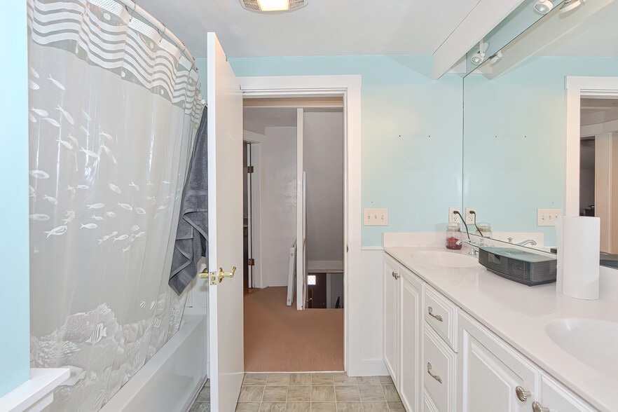 More Photos Of 159 Hartford Ave E, Mendon Office Residential For Sale