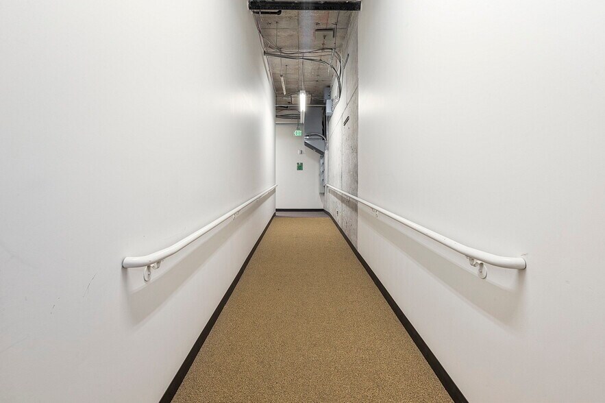 More Photos Of 610 S Lowell St, Portland Storefront Retail Office For Lease