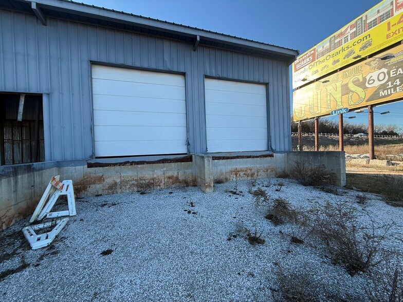More Photos Of 1451 N Farmer Branch Rd, Ozark Industrial For Sale