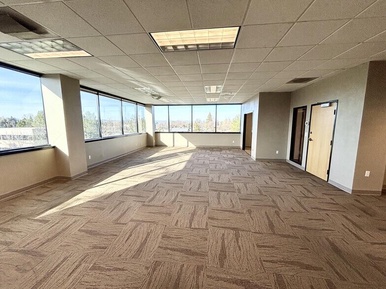 More Photos Of 1555 E McAndrews Rd, Medford Medical For Lease
