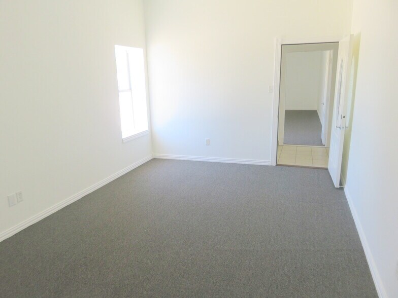 More Photos Of 2915 Greenlee Park Trl, Weatherford Warehouse For Sale