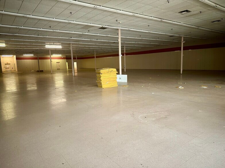 More Photos Of 1233 Tenaha St, Center Unknown For Lease