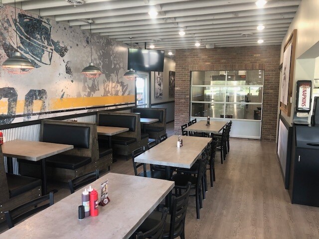 More Photos Of 316 W 6th St, Junction City Restaurant For Sale