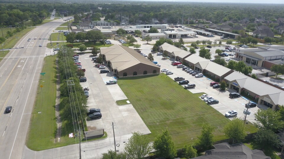 More Photos Of 1311 W Parkwood Ave, Friendswood Office For Lease
