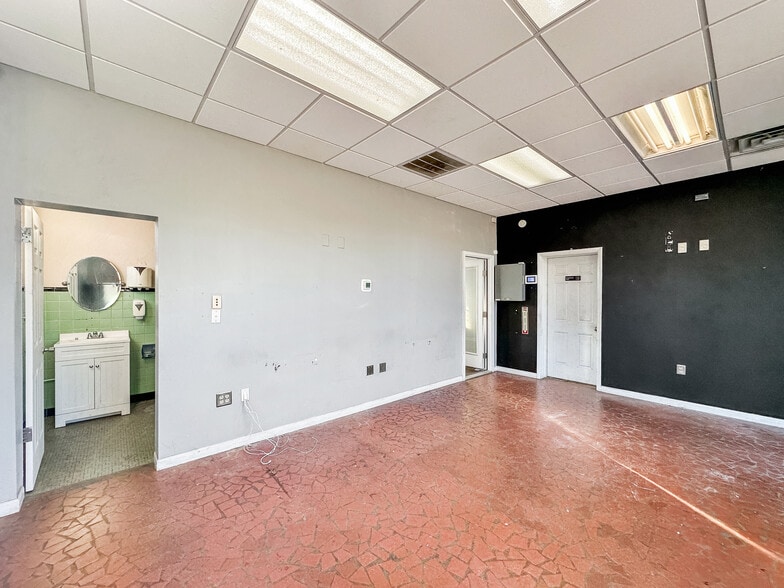 More Photos Of 811 W Constance Rd, Suffolk Flex For Sale