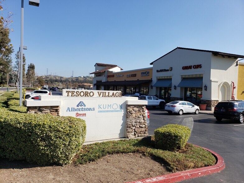 More Photos Of 23850-23878 W Copper Hill Dr, Valencia Unknown For Lease