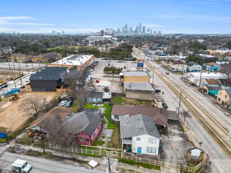 More Photos Of 5208 Harrisburg Blvd, Houston Storefront For Lease