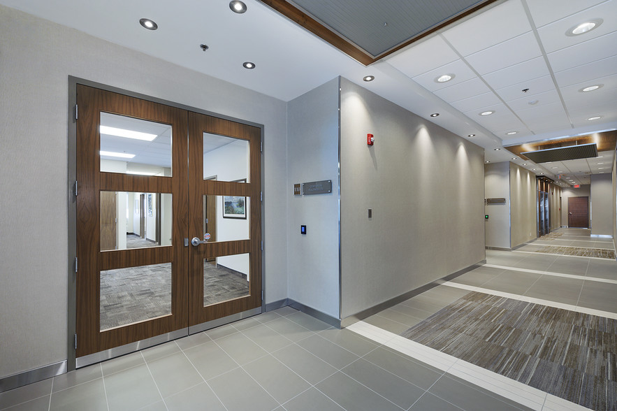 More Photos Of 75 Crowfoot Rise NW, Calgary Office For Lease