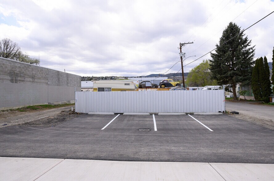 More Photos Of 240 Larkspur St, Kamloops Industrial For Sale