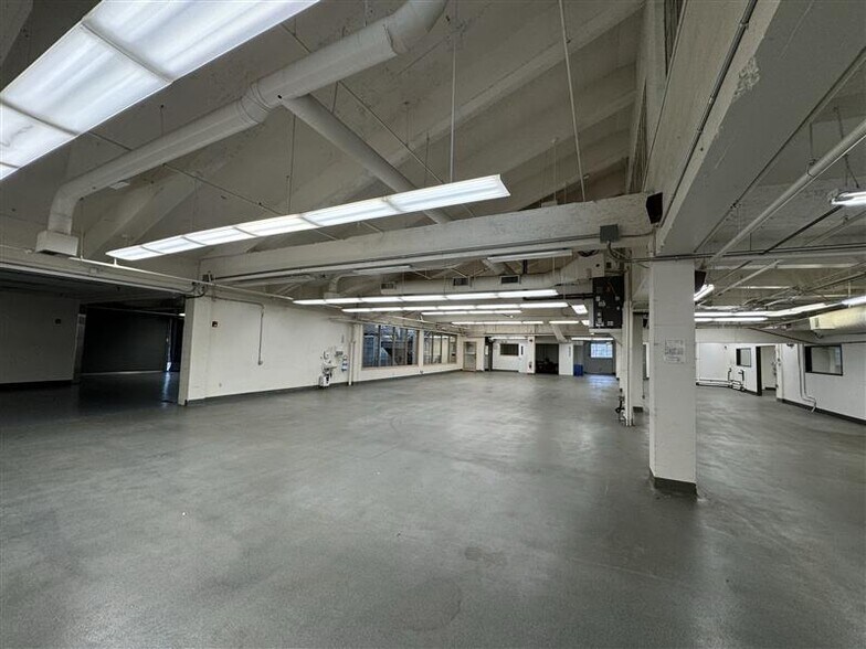 More Photos Of 6600 N Baltimore Ave, Portland Warehouse For Sale