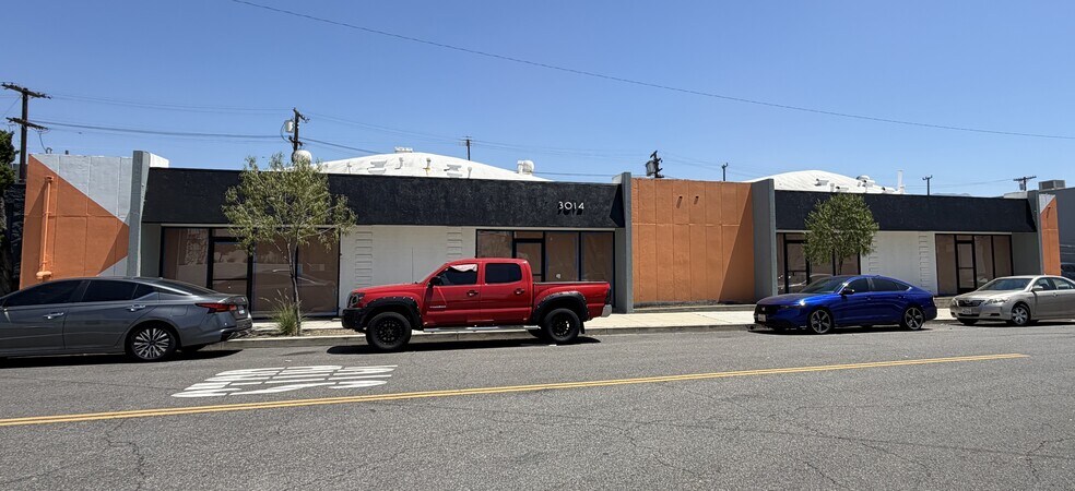 More Photos Of 3014 Floyd St, Burbank Warehouse For Sale