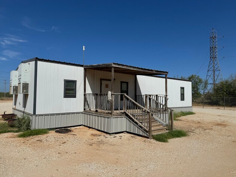 More Photos Of 380 FM 468, Cotulla Manufacturing For Lease