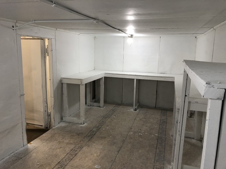 More Photos Of 18 W Winona Ave, Norwood Light Distribution For Sale