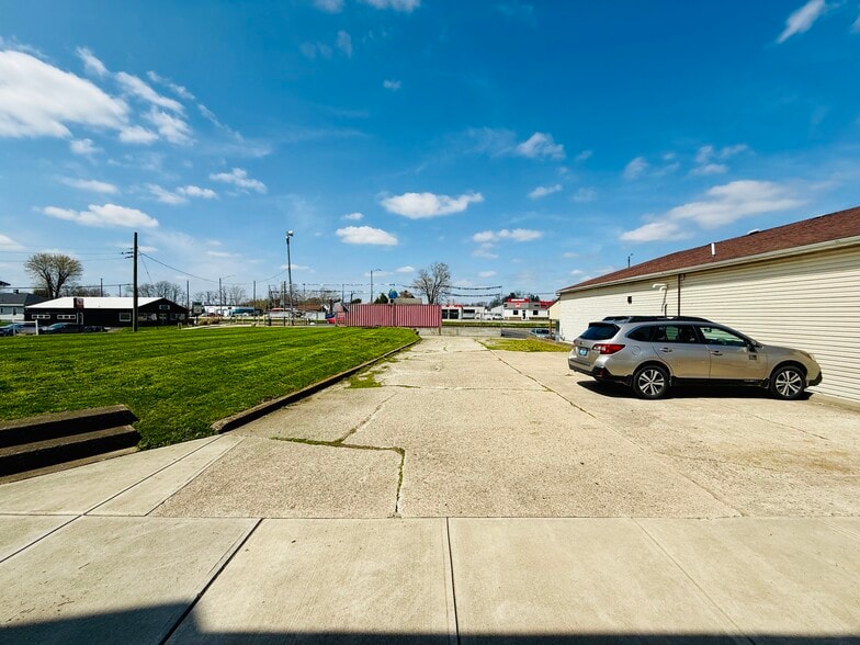 More Photos Of 403 George St, Aurora Office For Sale