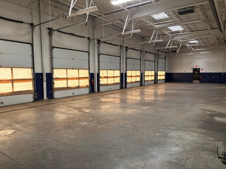 More Photos Of 801-875 N Randall Rd, Batavia Unknown For Lease