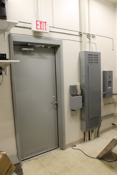 More Photos Of 2848 Memorial Dr, Two Rivers Medical For Lease