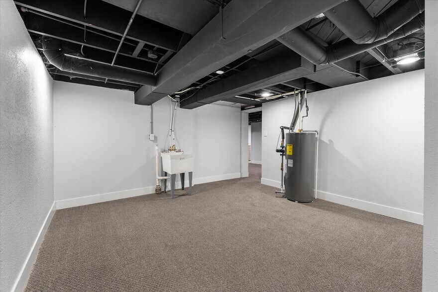 More Photos Of 7518 W Fond Du Lac Ave, Milwaukee Freestanding For Sale