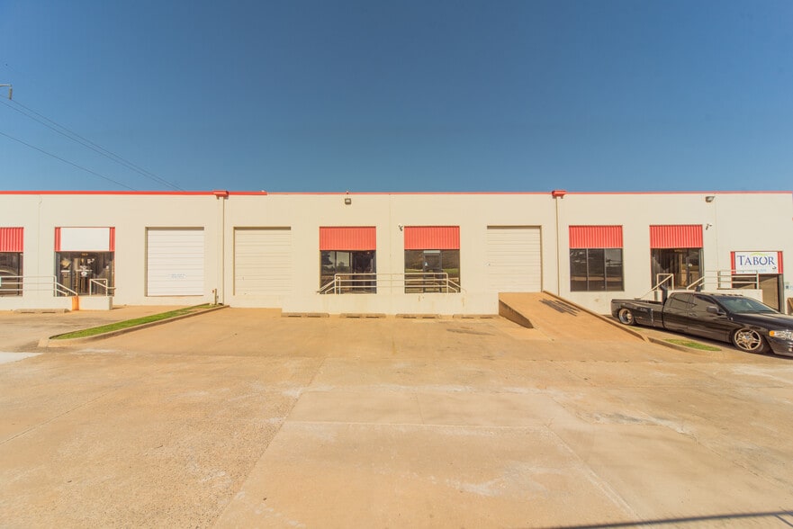 More Photos Of 2236 NW 10th St, Oklahoma City Light Distribution For Lease