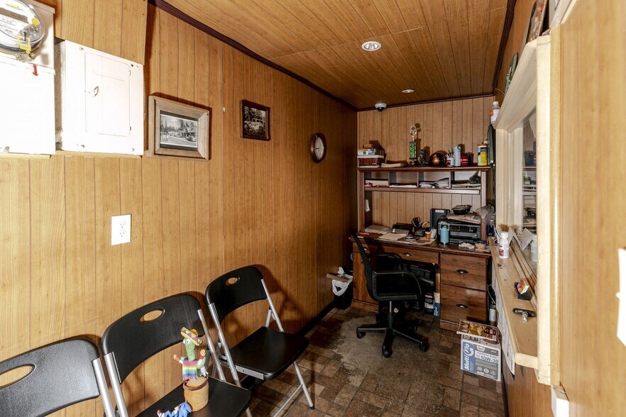 More Photos Of 6015 Kester Ave, Van Nuys Warehouse For Sale