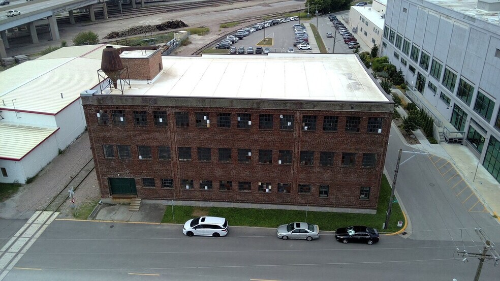 More Photos Of 1343 Knox St, North Kansas City Warehouse For Sale