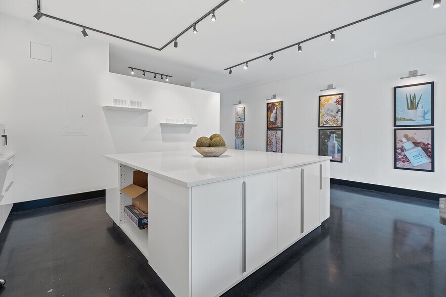 More Photos Of 508 E 53rd St, Austin Loft Creative Space For Sale