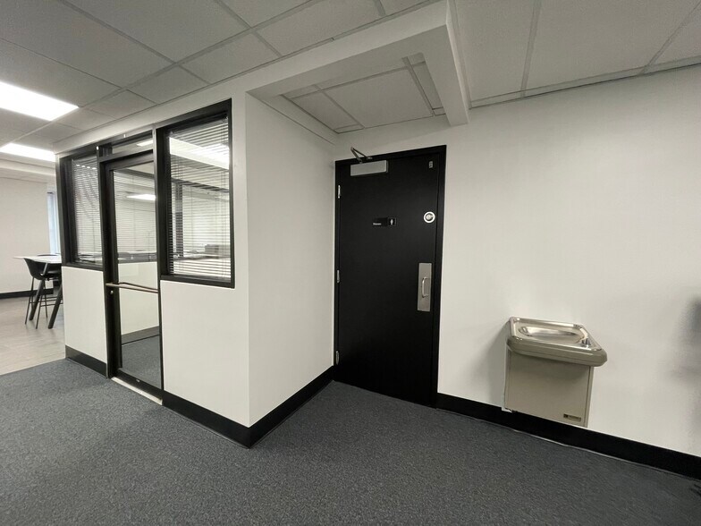 More Photos Of 223 NE Loop 820, Hurst Office For Sale