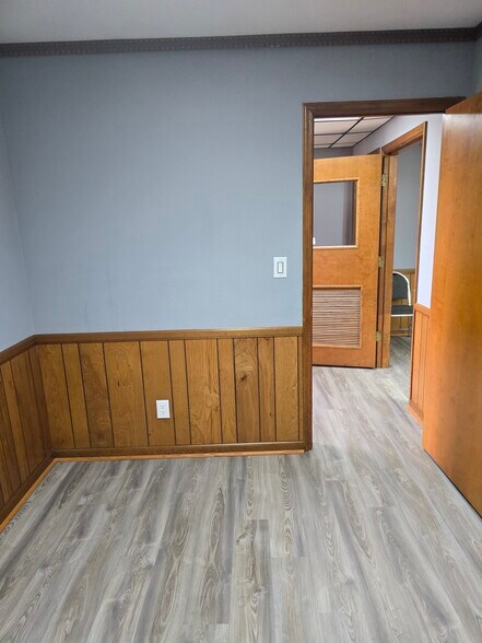 More Photos Of 112 E Dixon Blvd, Shelby Office For Lease
