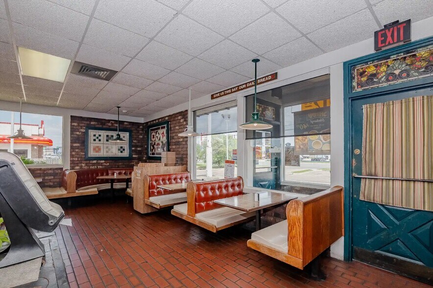 More Photos Of 4201 N Navarro St, Victoria Fast Food For Sale