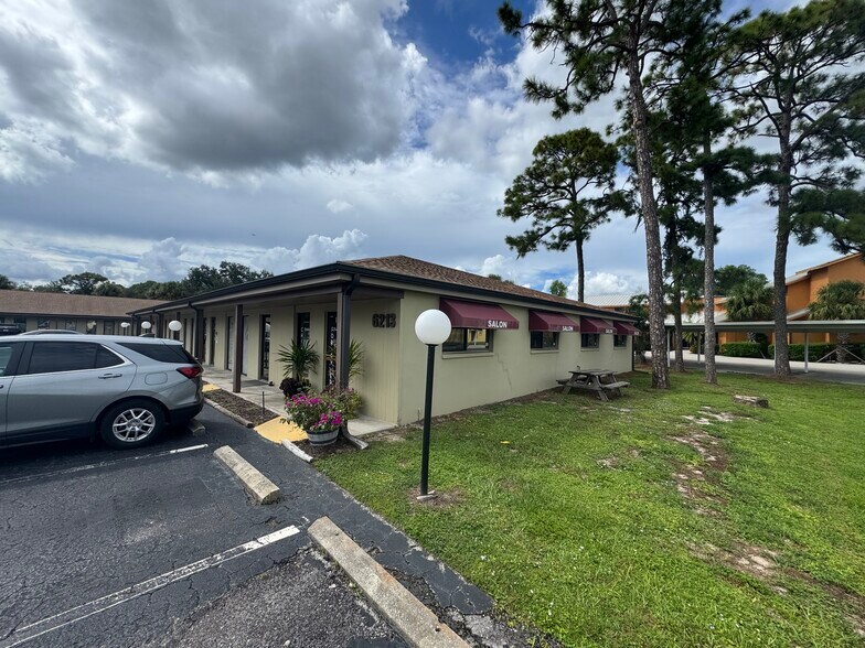 More Photos Of 6237 Presidential Ct, Fort Myers Office For Lease