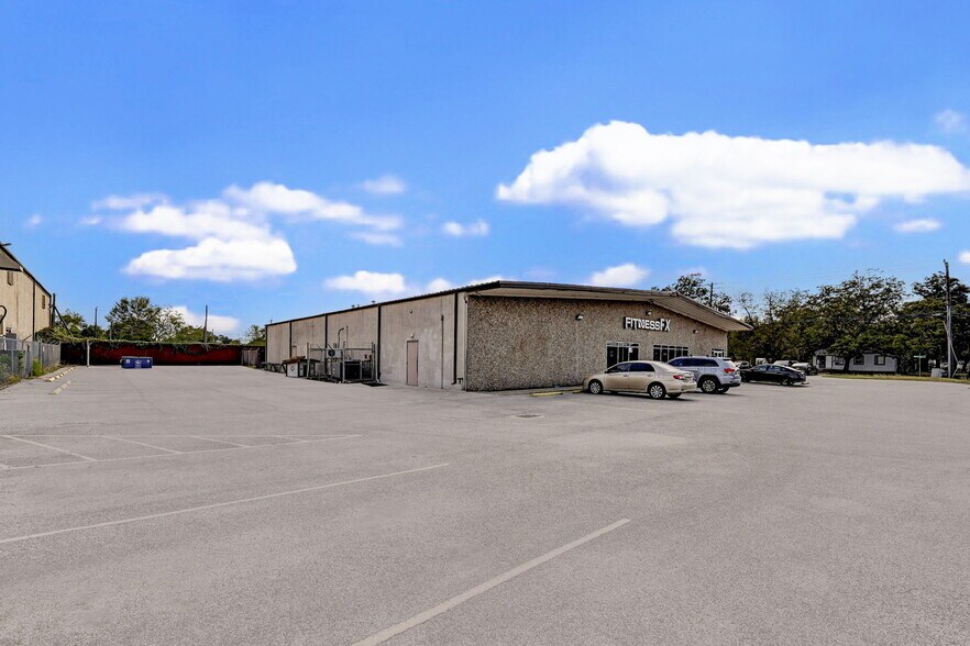 More Photos Of 7510 Lawndale St, Houston Warehouse For Sale