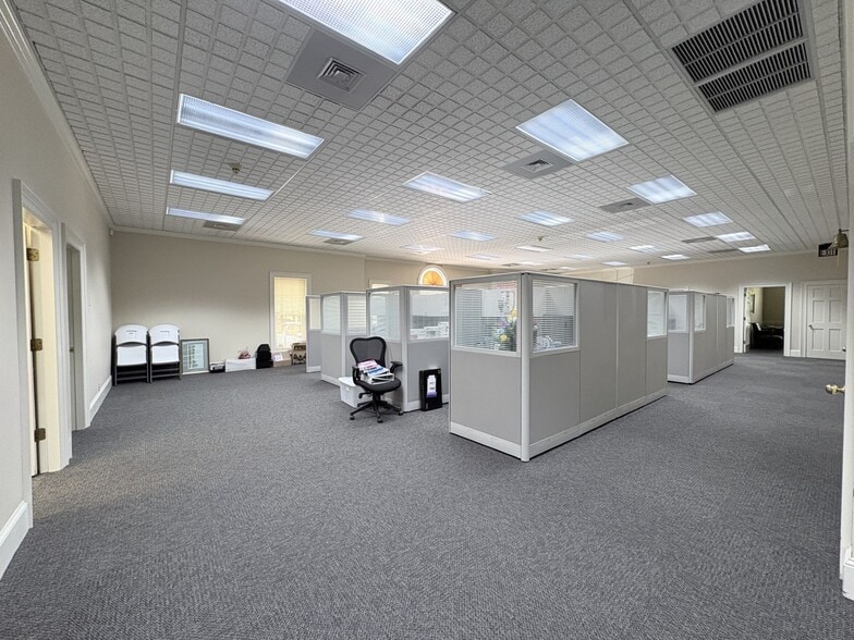 More Photos Of 1717 Russell Pky, Warner Robins Office For Sale
