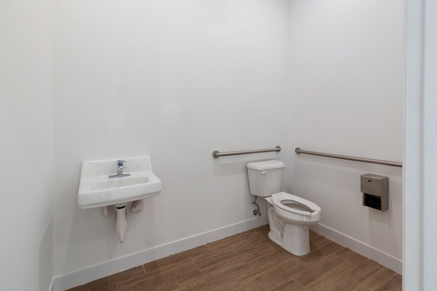 More Photos Of 961 SW 7th St, Miami Apartments For Lease