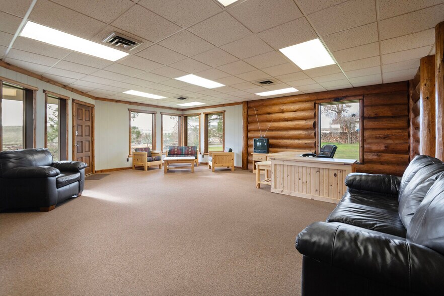 More Photos Of 615 Timber Ln, Maupin Office For Sale