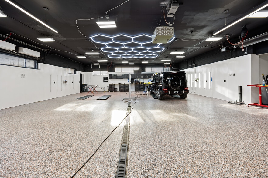 More Photos Of 180 Commerce Dr, Fairfield Auto Dealership For Sale
