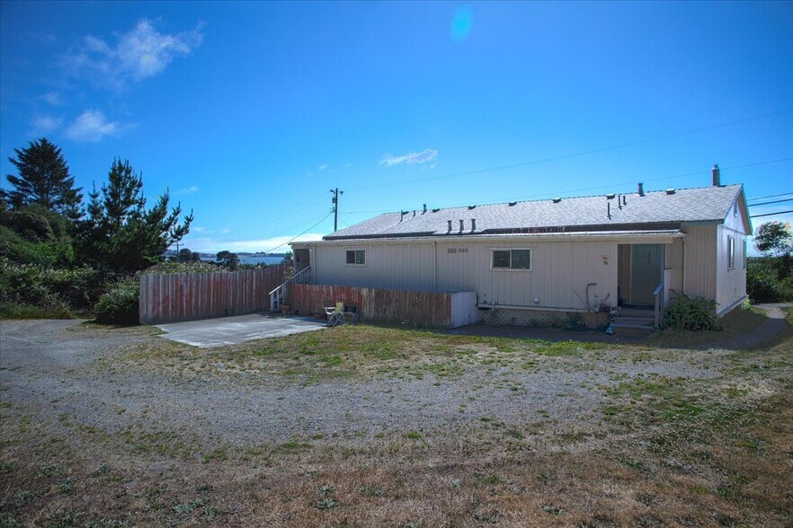More Photos Of 6561 Spring St, Fields Landing Apartments For Sale