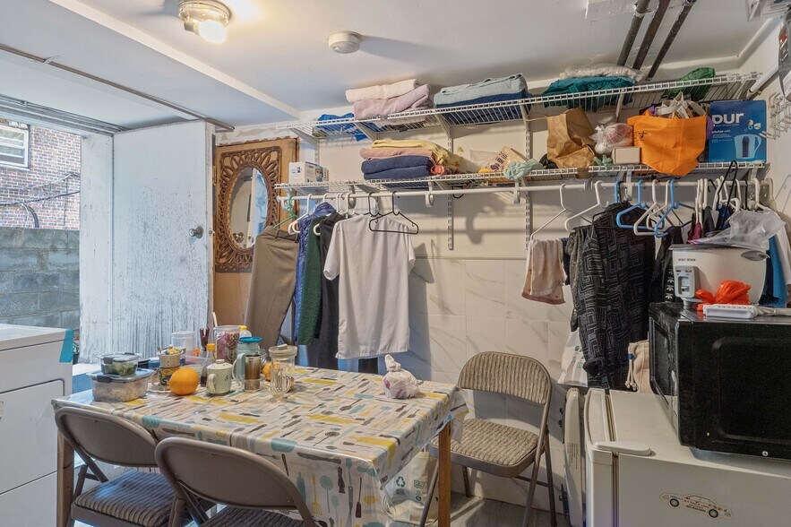 More Photos Of 293 Grove St, Jersey City Storefront Retail Residential For Lease
