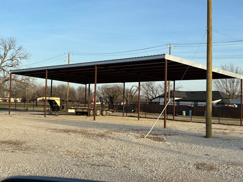 More Photos Of 200 S Wall St, Itasca Land For Lease