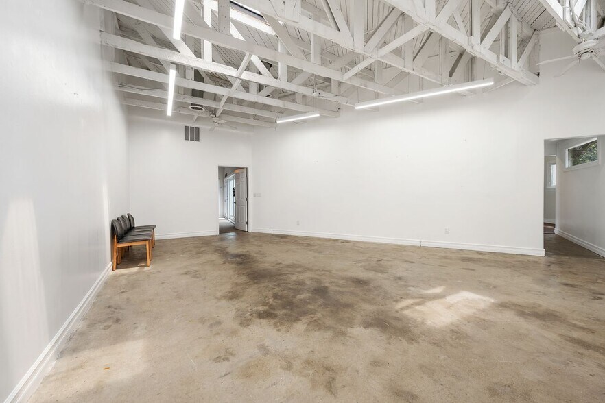 More Photos Of 1111 N Crescent Heights Blvd, West Hollywood General Retail For Sale