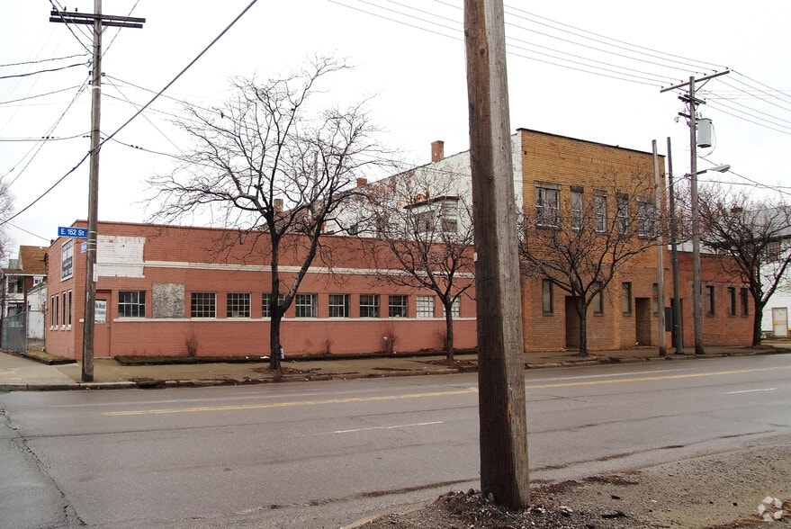 More Photos Of 683-703 E 152nd St, Cleveland Auto Repair For Sale