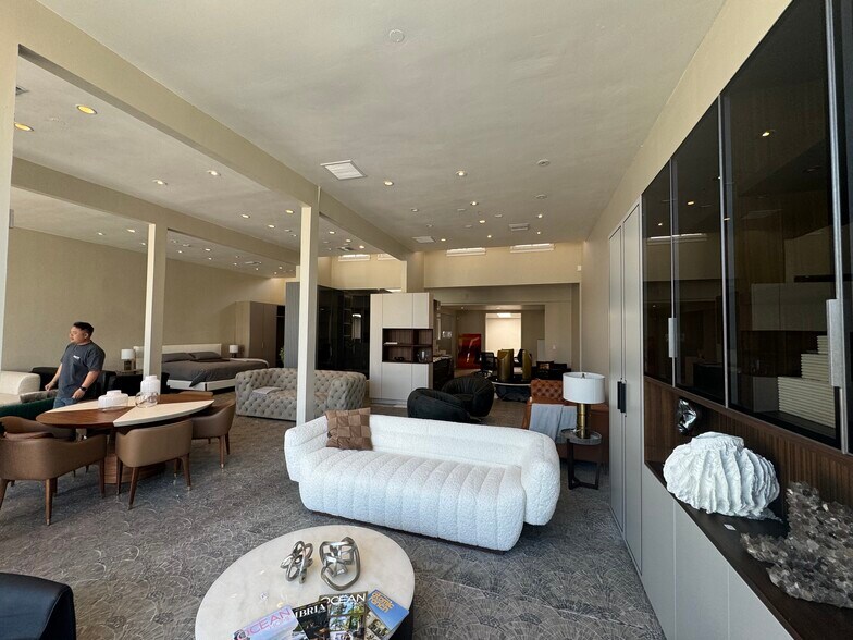 More Photos Of 8262 Melrose Ave, Los Angeles Storefront Retail Residential For Lease