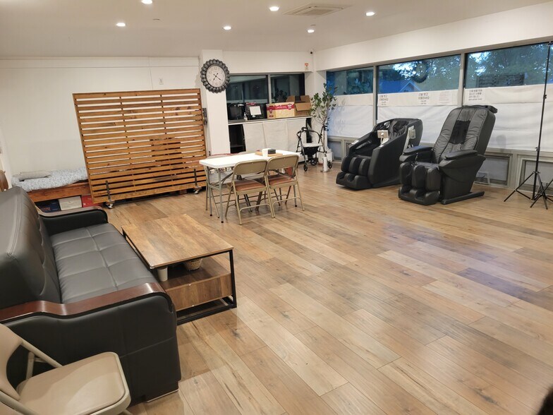 More Photos Of 3541 156th St, Flushing Flex For Sale