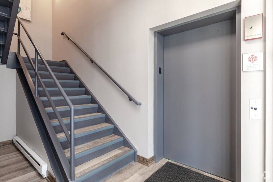 More Photos Of 240-292 Town Center Ln, Glendale Heights Unknown For Lease