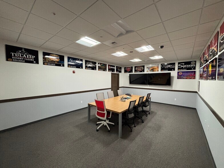 More Photos Of 3727 McDougall Ave, Everett Flex For Lease