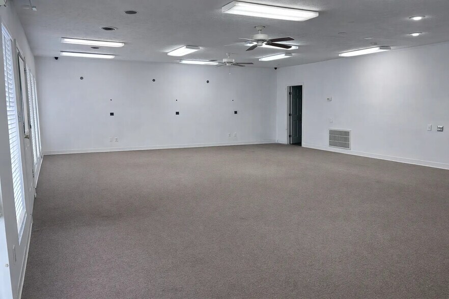 Primary Photo Of 76 Federal Dr, Jackson Showroom For Lease