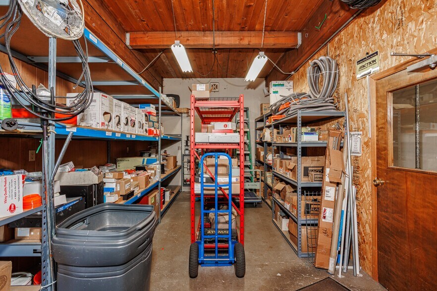 More Photos Of 835 SE 17th Ave, Portland Office For Sale
